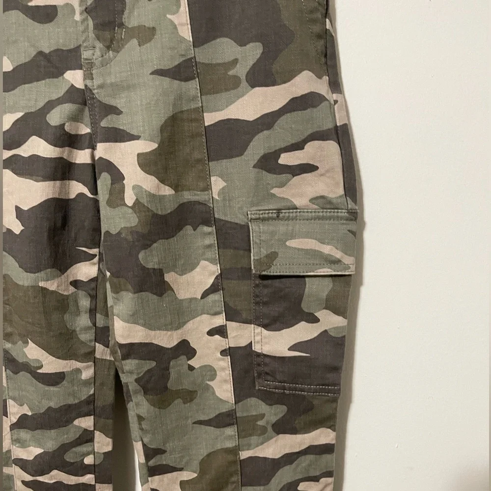 J.Crew vintage straight cargo army print cropped